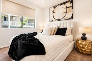 Beachfront 3BR Apartment on The Strand, Pool & Parking - 2