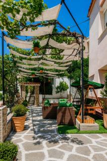 Yiayia's Kalesma - Private Garden View - 0