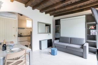 GuestHost - Lovely Lakefront Studio-Flat - 3