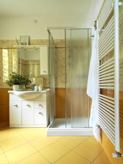 Sunny View Lake Como Apartment - 9