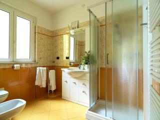 Sunny View Lake Como Apartment - 4