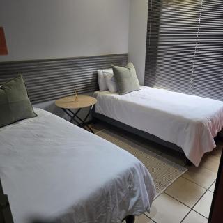 Black Thorn Accommodation - 9