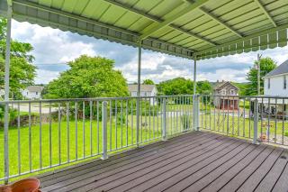 Pet-Friendly Home w/ Private Yard Near Pittsburgh - 8