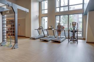 Stylish Apt Near DC & Metro - Pool & Gym - 7