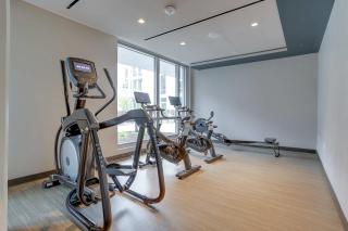 Stylish Apt Near DC & Metro - Pool & Gym - 6