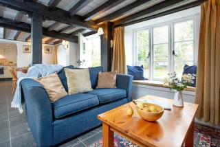 Riverside Cottage - 9