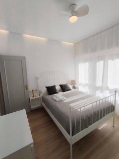 Espacioso, 4 Hab, Parking Gratis & Lic: EBI-02928 - 2