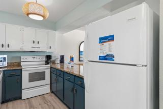 Beachfront Condo minutes from family friendly attractions - 7