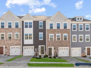 White Marsh Studio, PS4Games, 65 Inch TV, Near Mall and I 95 - 9