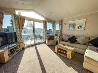 Wonderful 6 Berth Caravan For Hire By A Stunning Norfolk Beach Ref 19006Sd - 1