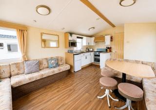 Wonderful 6 Berth Caravan In Norfolk At Heacham Beach, Ref 21012E - 4