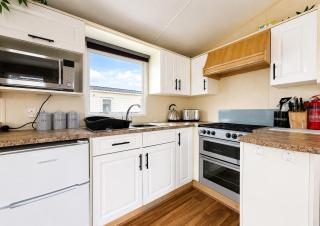 Wonderful 6 Berth Caravan In Norfolk At Heacham Beach, Ref 21012E - 1