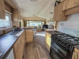 Brilliant 6 Berth Caravan With Decking At Heacham Beach Park Ref 21031A - 3