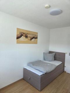 Large 4-room apartment with balcony and underground parking - 2