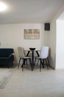 Private Sunny Hills Apartment - 8