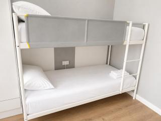 Westport Town Centre Budget Rooms - 8