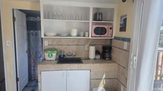 Sunny Cove Motel - 2
