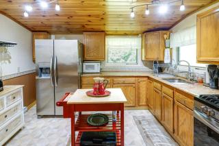 Pets Welcome! Lakefront Retreat w/ Dock in Newport - 1