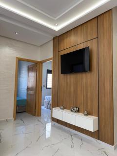 Brand-New 3BR Apartment , Sunny Balconies , Garden View , Near Euromed & Medina - 2