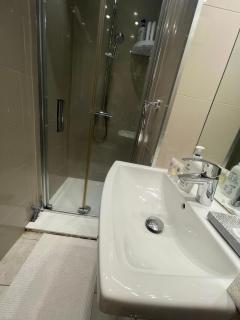 Chic Modern Studio Apartment near Heathrow Airport - 7