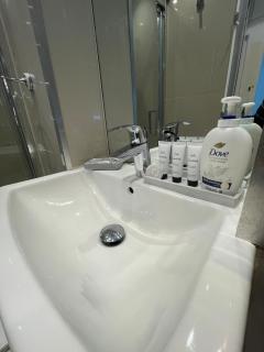 Chic Modern Studio Apartment near Heathrow Airport - 4