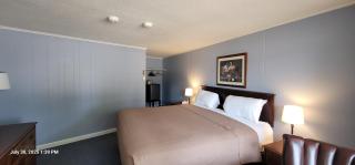 The Tallwood Motel - 9