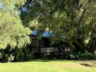 Charming three bedroom cottage near beaches and wineries - 3
