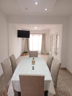 Casa Luminosa Con patio y garaje - 1