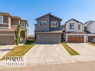 NEW - Modern Escape - KingBed - Fireplace - Garage - Netflix - 5