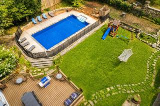 Pool House Near NYC FIFA Stay for Groups - 0