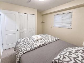 Quiet & Bright Basement Suite near Fraser Street - 7
