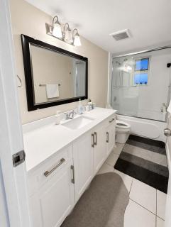 Quiet & Bright Basement Suite near Fraser Street - 6