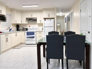 Quiet & Bright Basement Suite near Fraser Street - 3