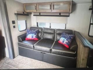 Beautiful 32' RV located in south Chicago suburb - 7