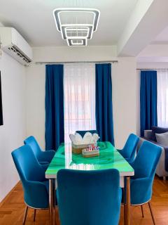 Front Beach Exclusive Apartments - 3