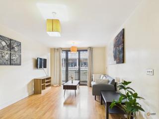 2 Bedroom Flat in Birmingham City Centre with Balcony-12 - 8