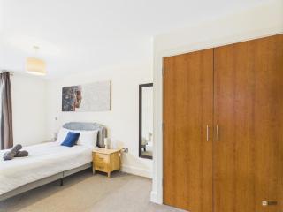 2 Bedroom Flat in Birmingham City Centre with Balcony-12 - 3