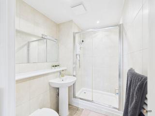 2 Bedroom Flat in Birmingham City Centre with Balcony-12 - 2