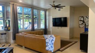 Lake house Large 10 ppl 4 bedroom near beaches mall - 1