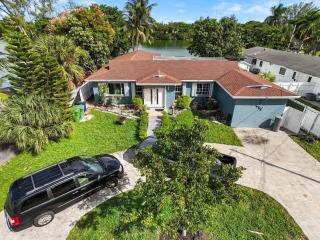 Lake house Large 10 ppl 4 bedroom near beaches mall - 9