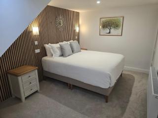 Dunderry Lodge Luxury Suites - 7