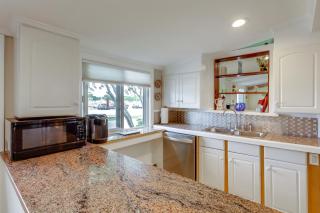 Warwick Apt w/ Waterfront View, Walk to Marina! - 2