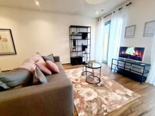 Sophisticated 2BR w terrace&parking spaces - 9