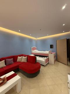 Bright Coastal Apartment with Balcony and Sea Views - 1