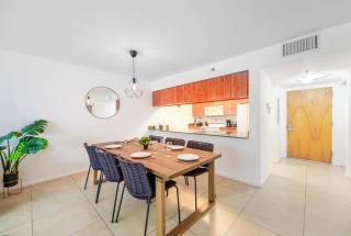 1BR Brickell - Free Parking - Downtown Living & Pool - 1
