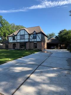 Mid Century Modern House with Seclusive Backyard and Pool - 8
