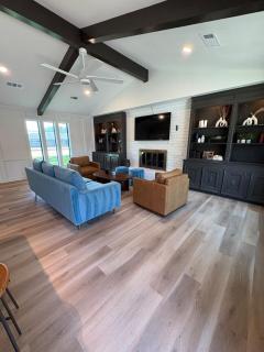 Mid Century Modern House with Seclusive Backyard and Pool - 5
