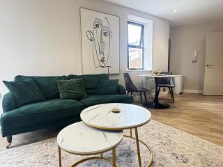 Stylish City Centre Flat - Walk to Trinity & Station - 7