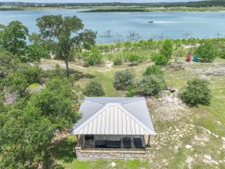 Lakeshore Luxe - 7