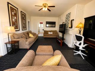Your turnkey fully furnished 2BD 1 BA spacious apt - 0